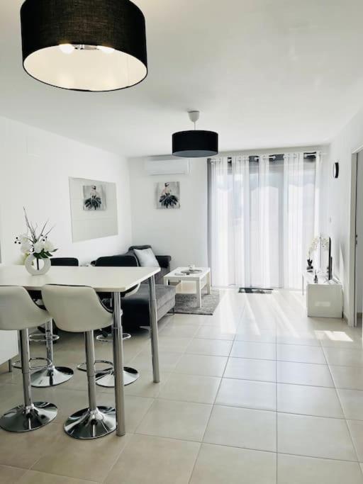 Maison 4 Personnes Avec Jacuzzi マリニャーヌ エクステリア 写真