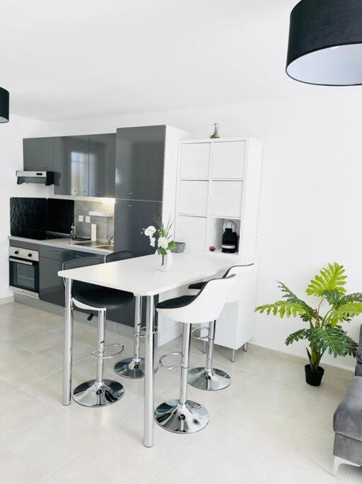 Maison 4 Personnes Avec Jacuzzi マリニャーヌ エクステリア 写真